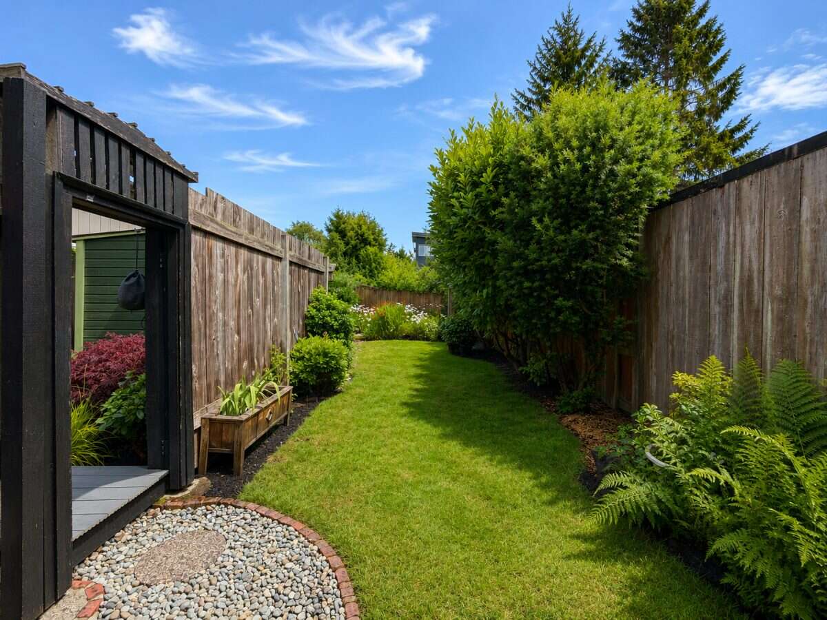A Rare James Bay Find with Expansive Yard