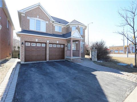 House / Duplex For Sale in Brampton, ON - 4+2 bed, 3.5 bath