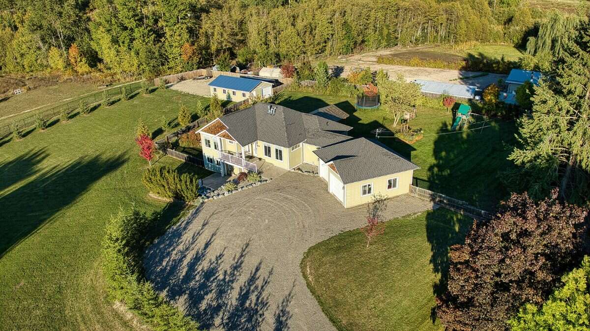 Enjoy acreage living! 