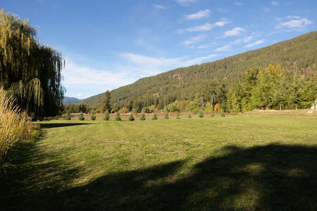 Enjoy acreage living! 