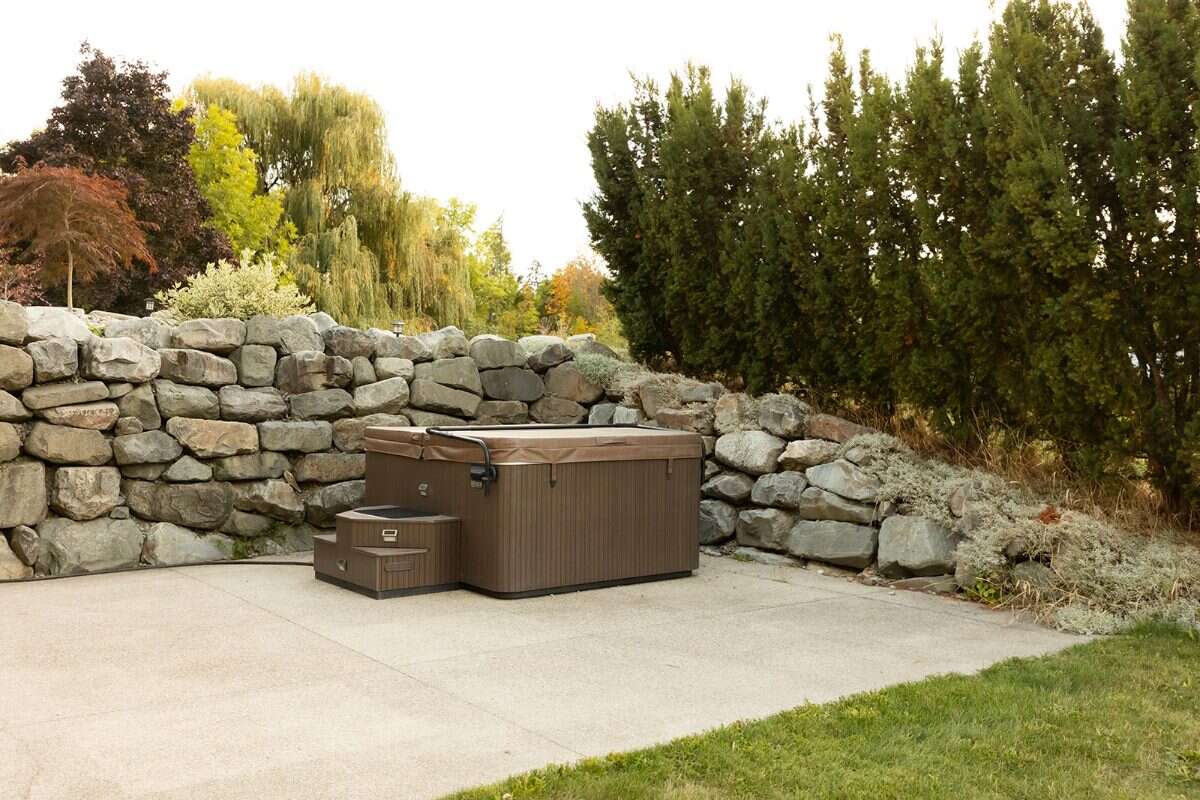 Enjoy acreage living! 