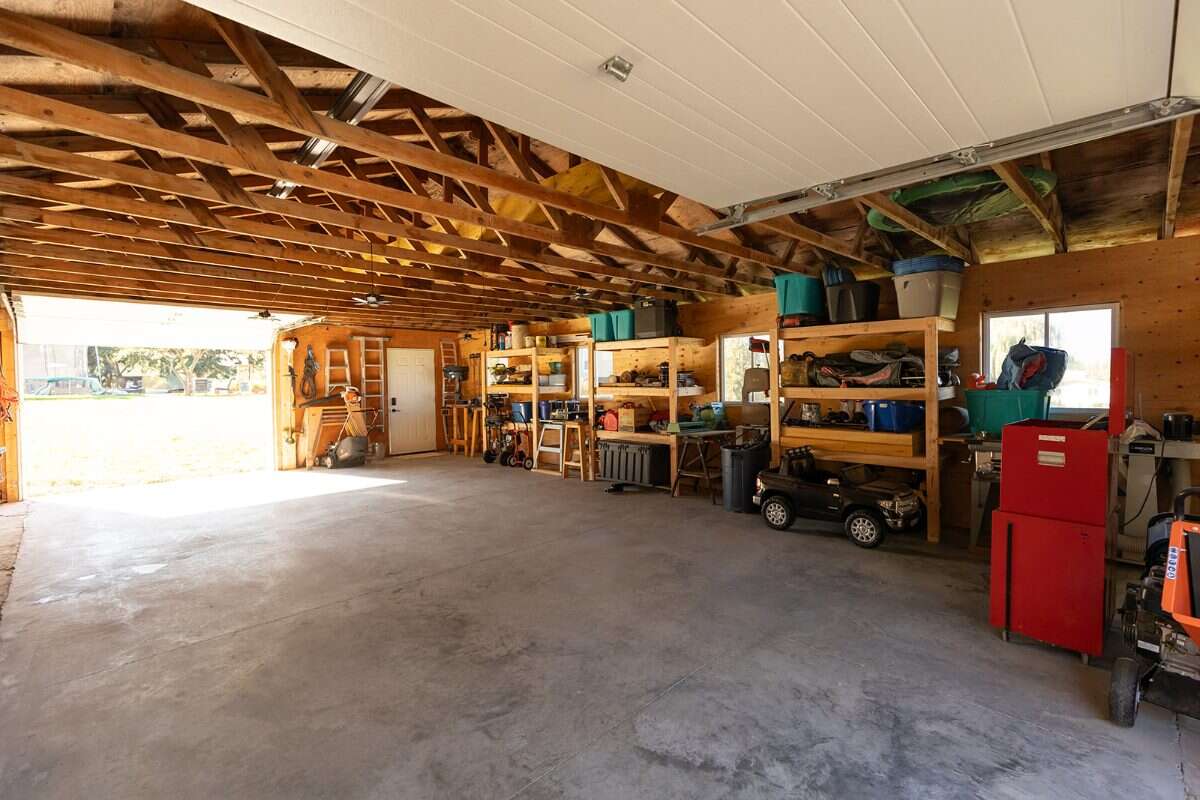 Enjoy acreage living! 