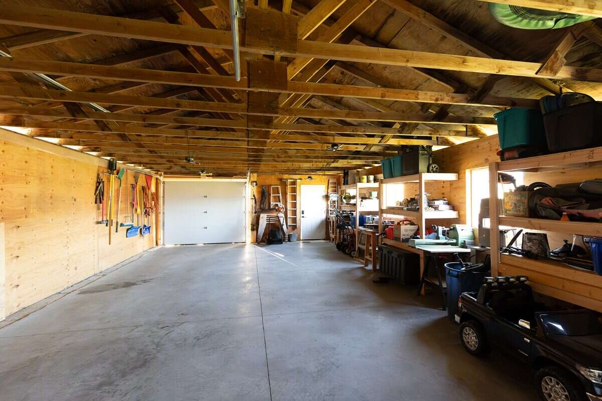 Enjoy acreage living! 