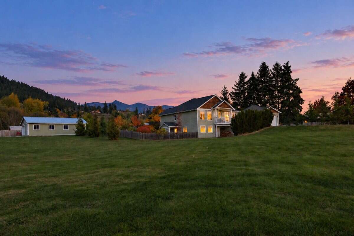 Enjoy acreage living! 