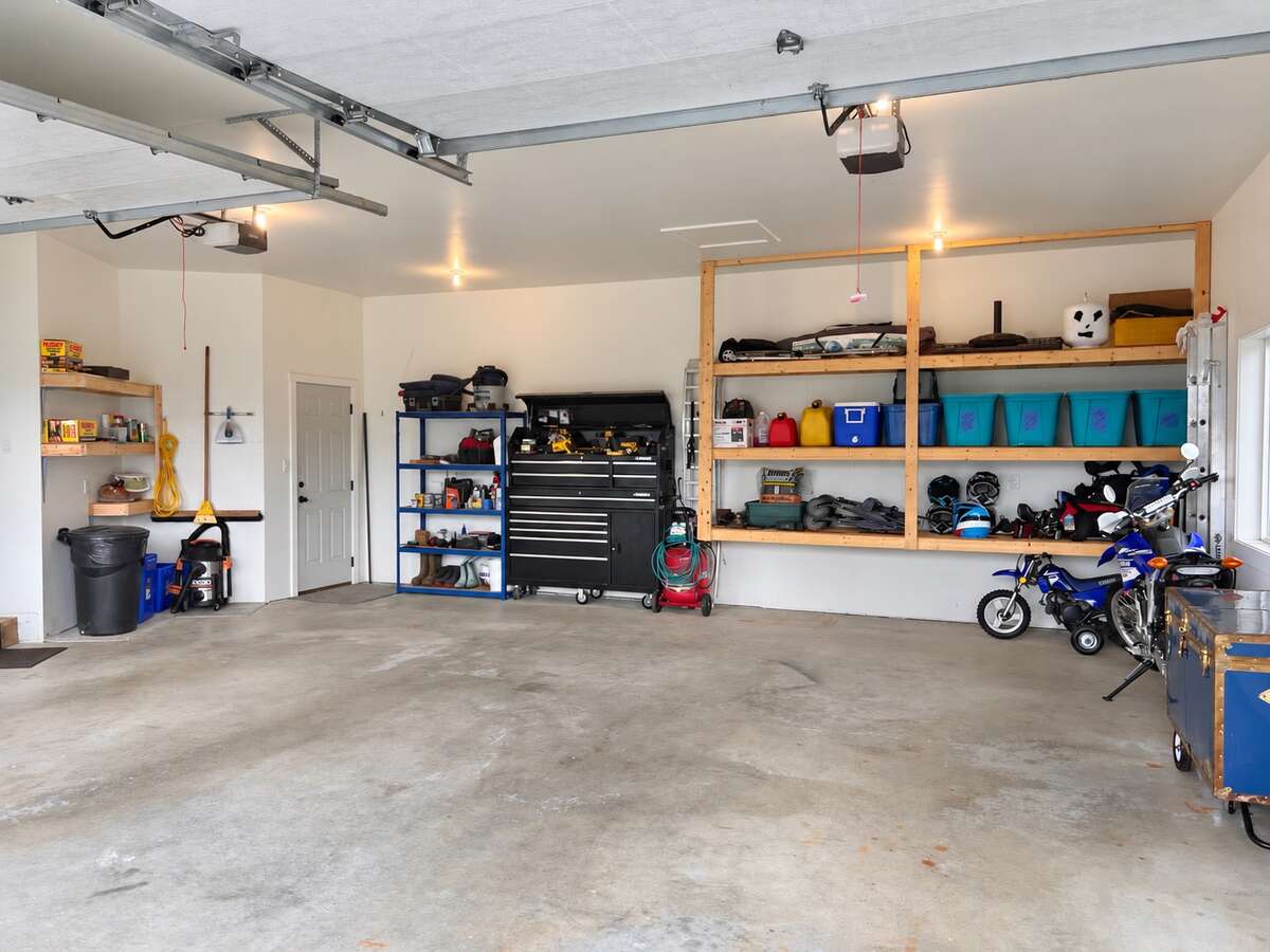 Enjoy acreage living! 