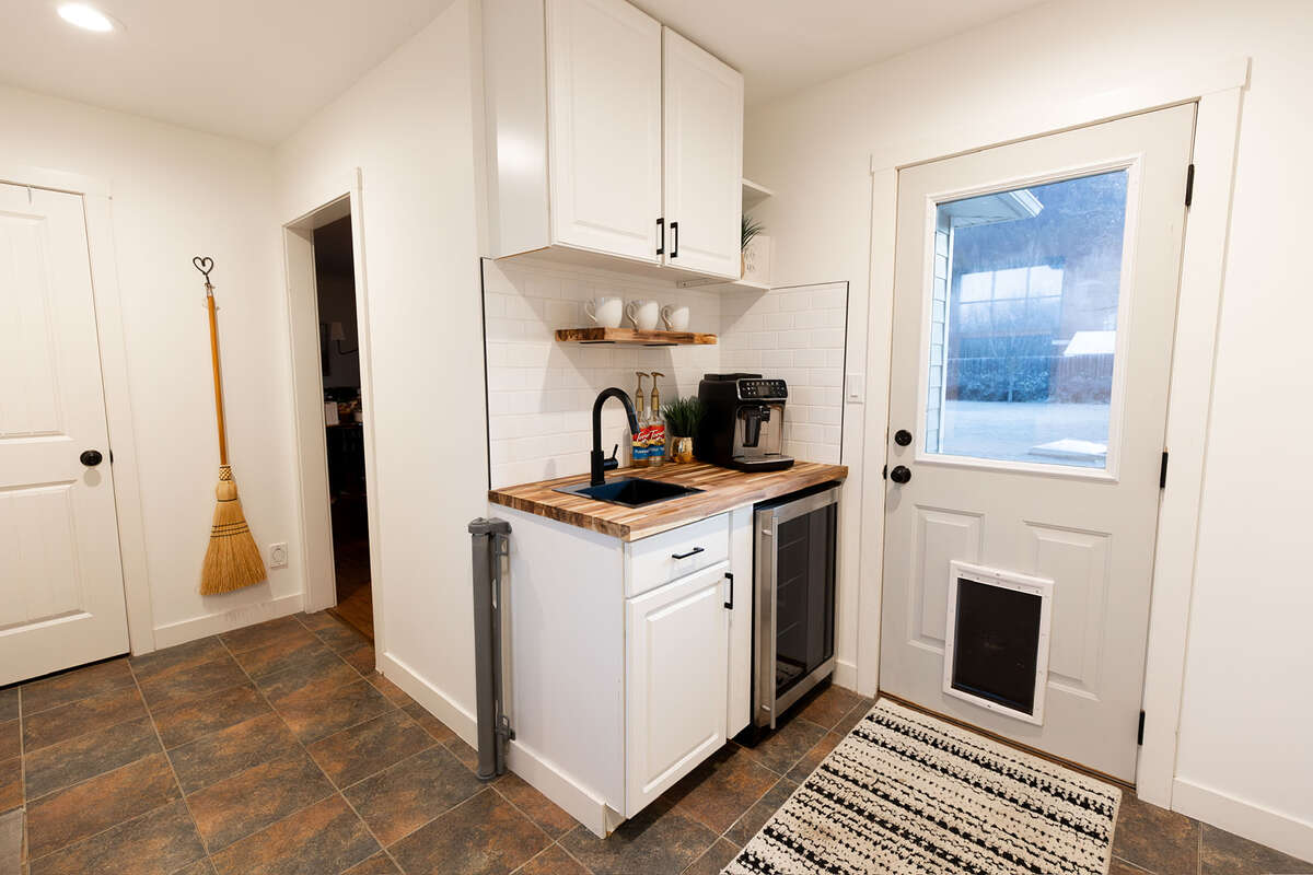 Enjoy acreage living! 