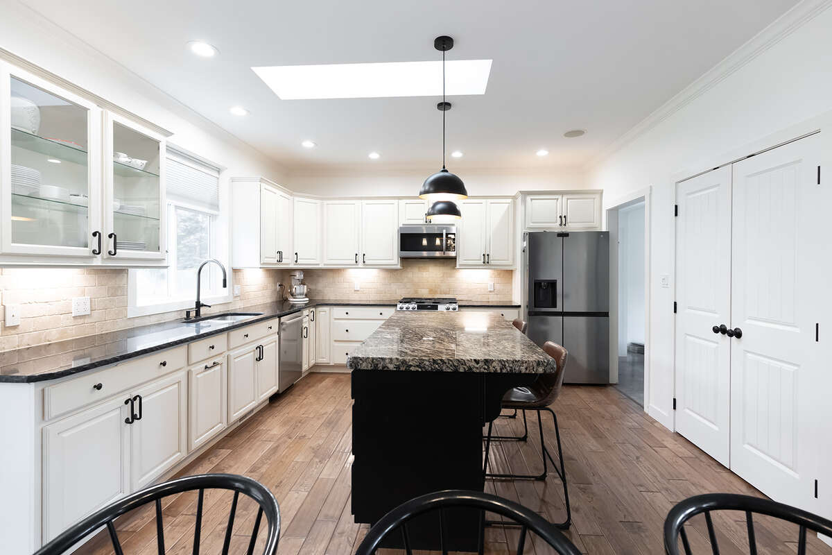 Enjoy acreage living! 