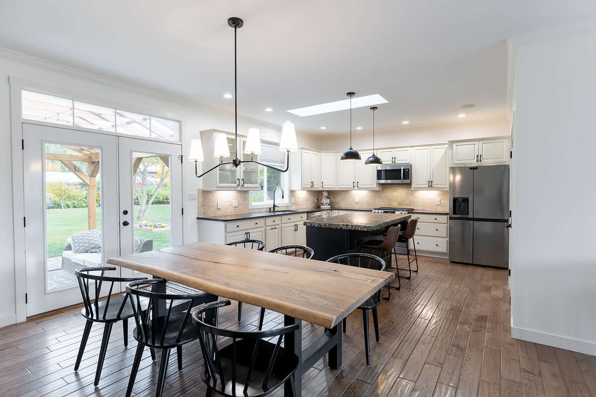 Enjoy acreage living! 