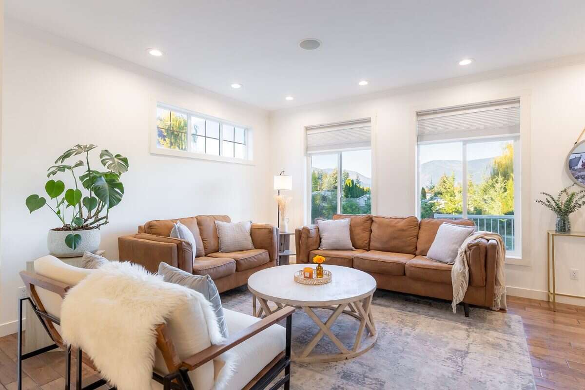 Enjoy acreage living! 
