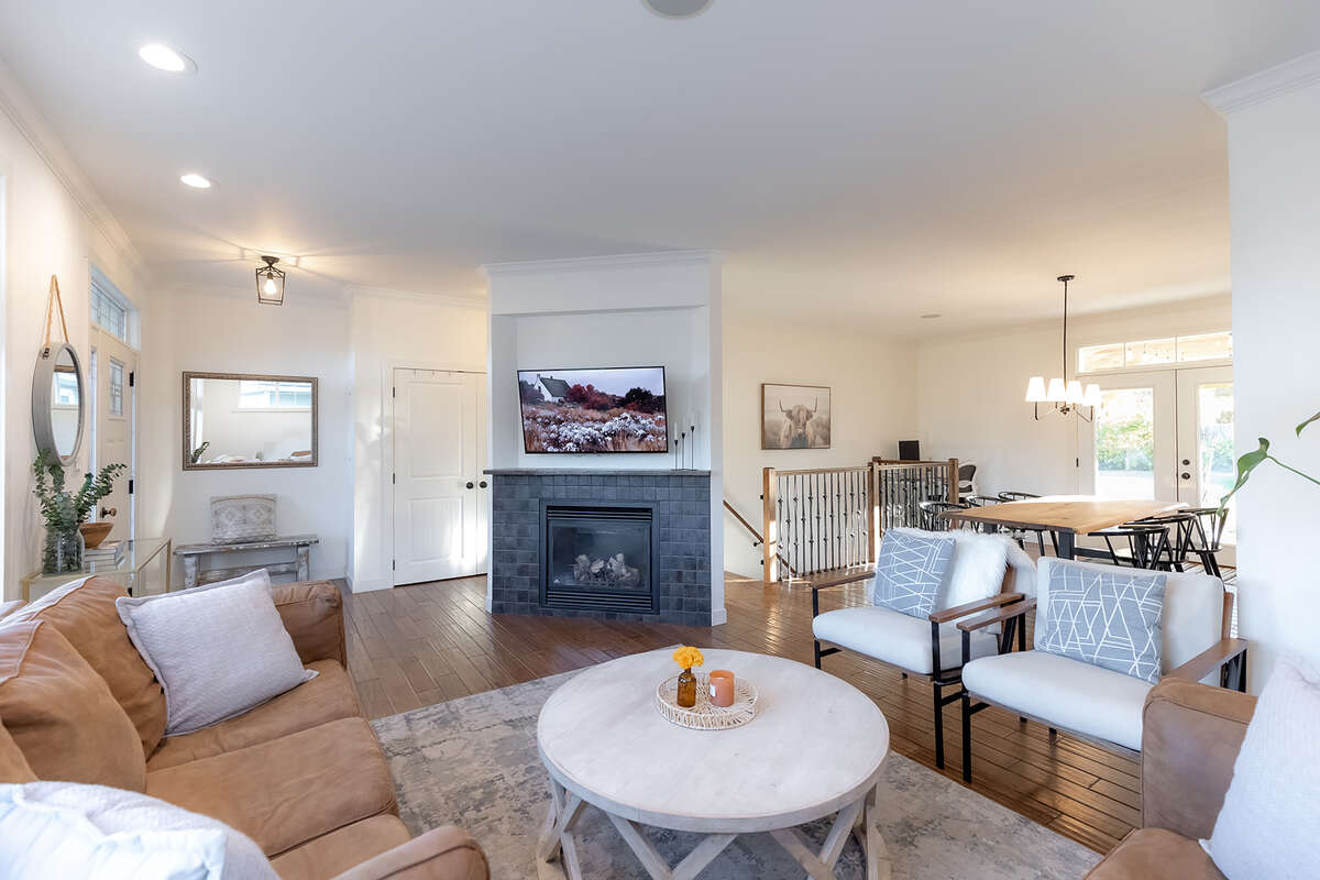 Enjoy acreage living! 