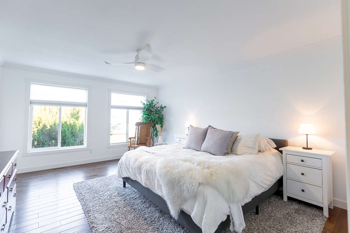 Enjoy acreage living! 