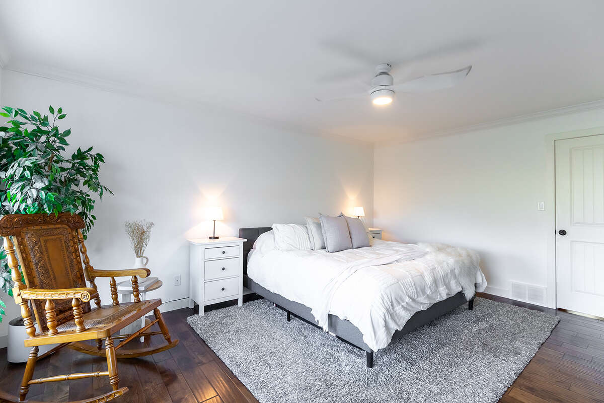 Enjoy acreage living! 