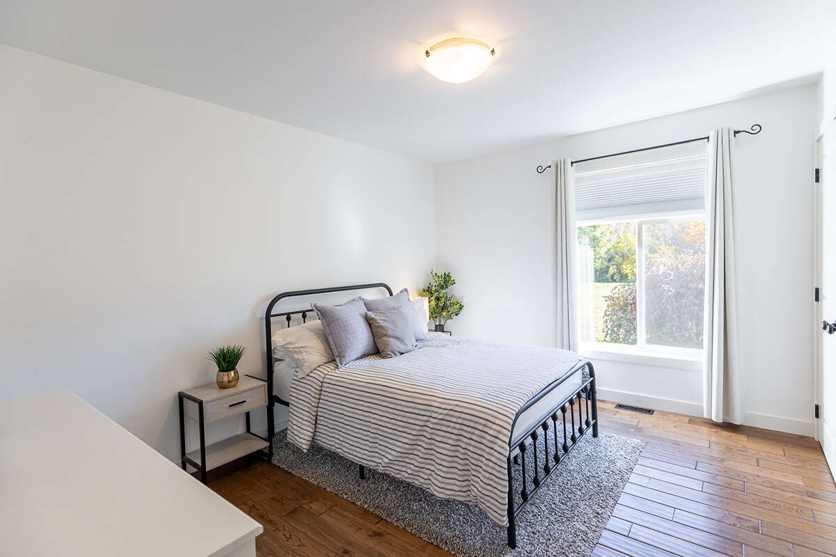 Enjoy acreage living! 
