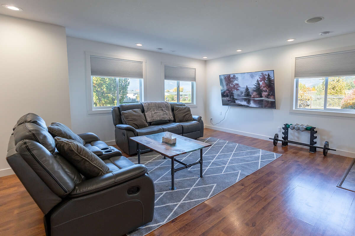 Enjoy acreage living! 
