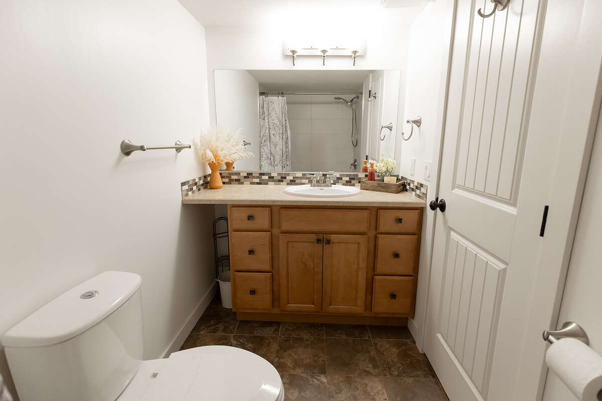 Enjoy acreage living! 