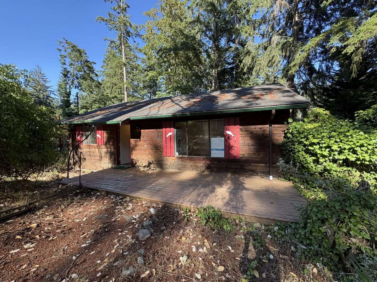 Updated 2-Bedroom Protection Island Home