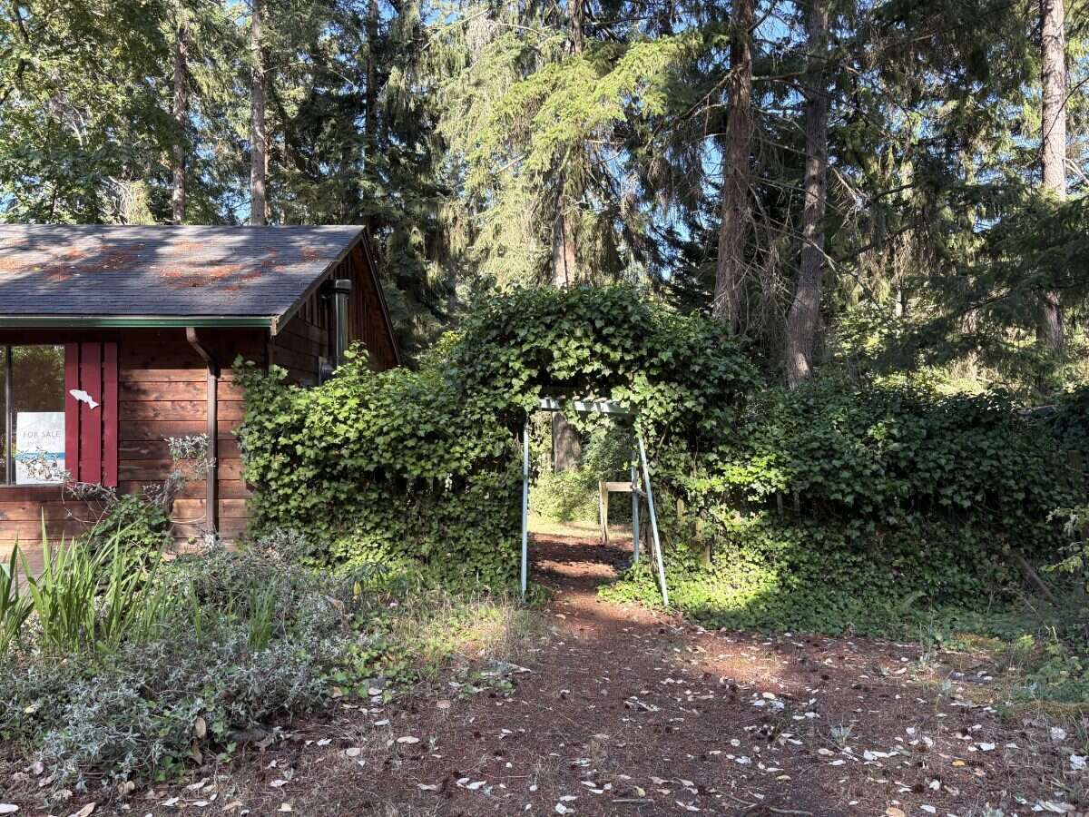 Updated 2-Bedroom Protection Island Home