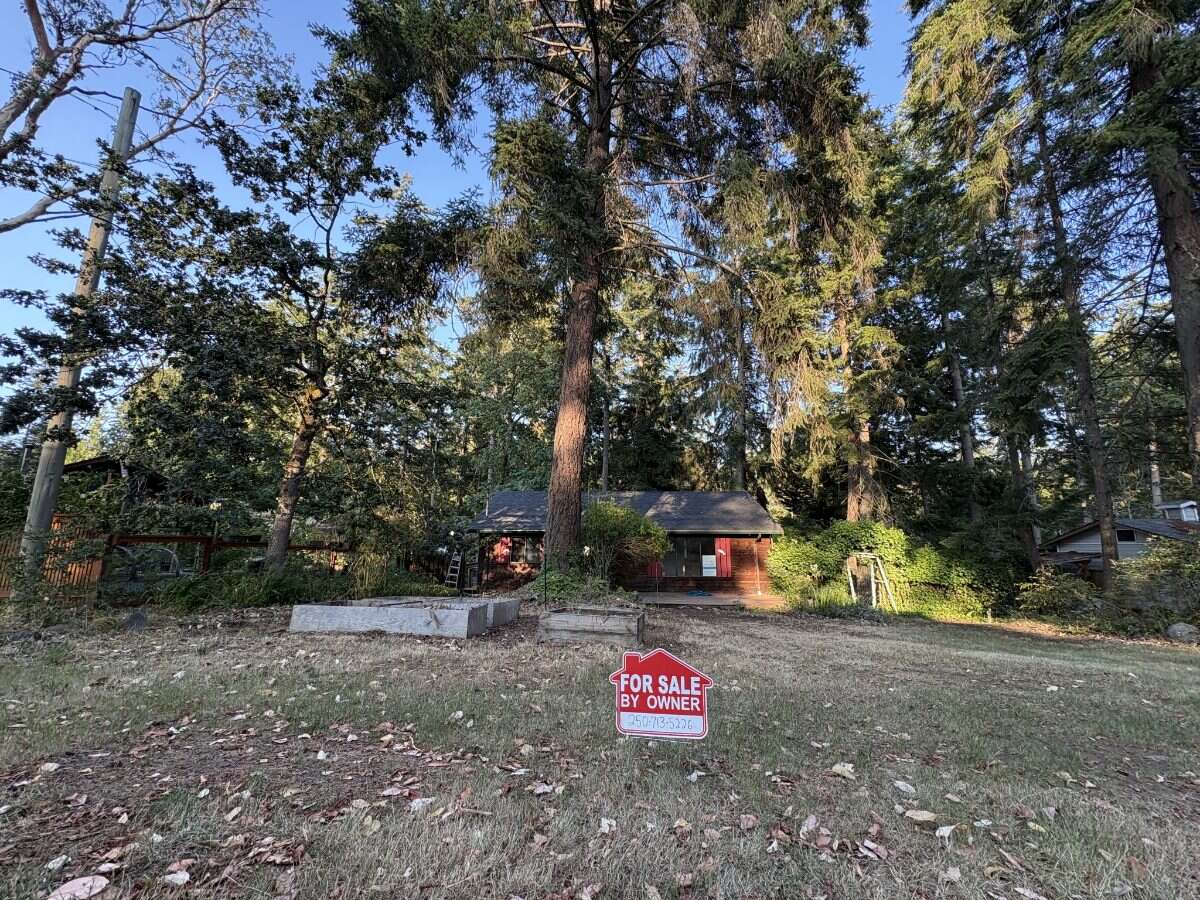 Updated 2-Bedroom Protection Island Home