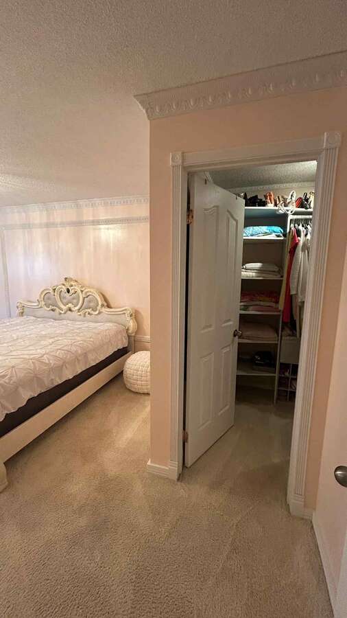 Ensuite walk-in closet