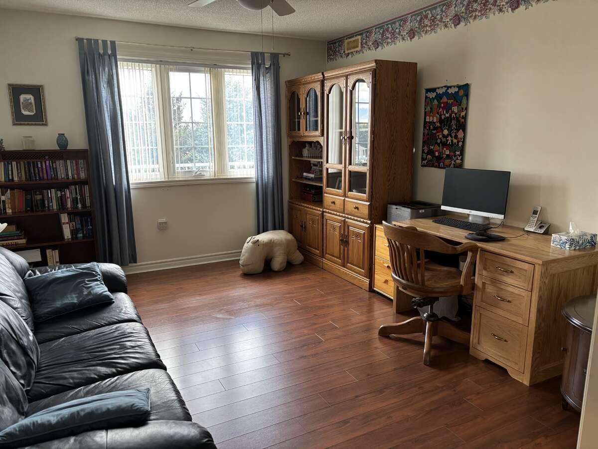 Spacious Corner Unit in Villages of Glancaster