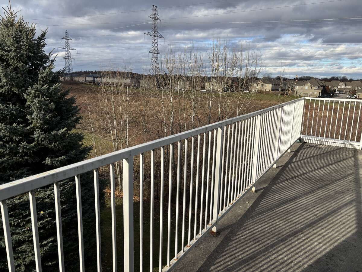 Spacious Corner Unit in Villages of Glancaster