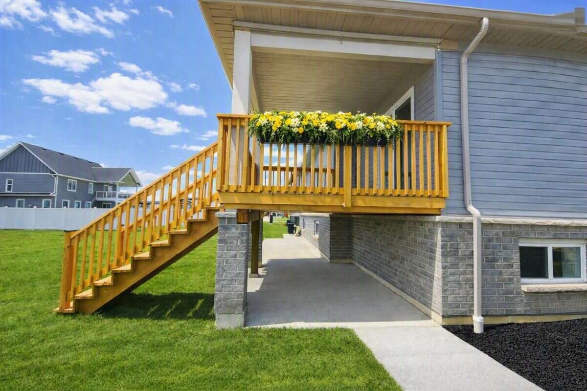 MOVE IN READY 2022 MODERN DETACHEDRAISED BUNGALOW 