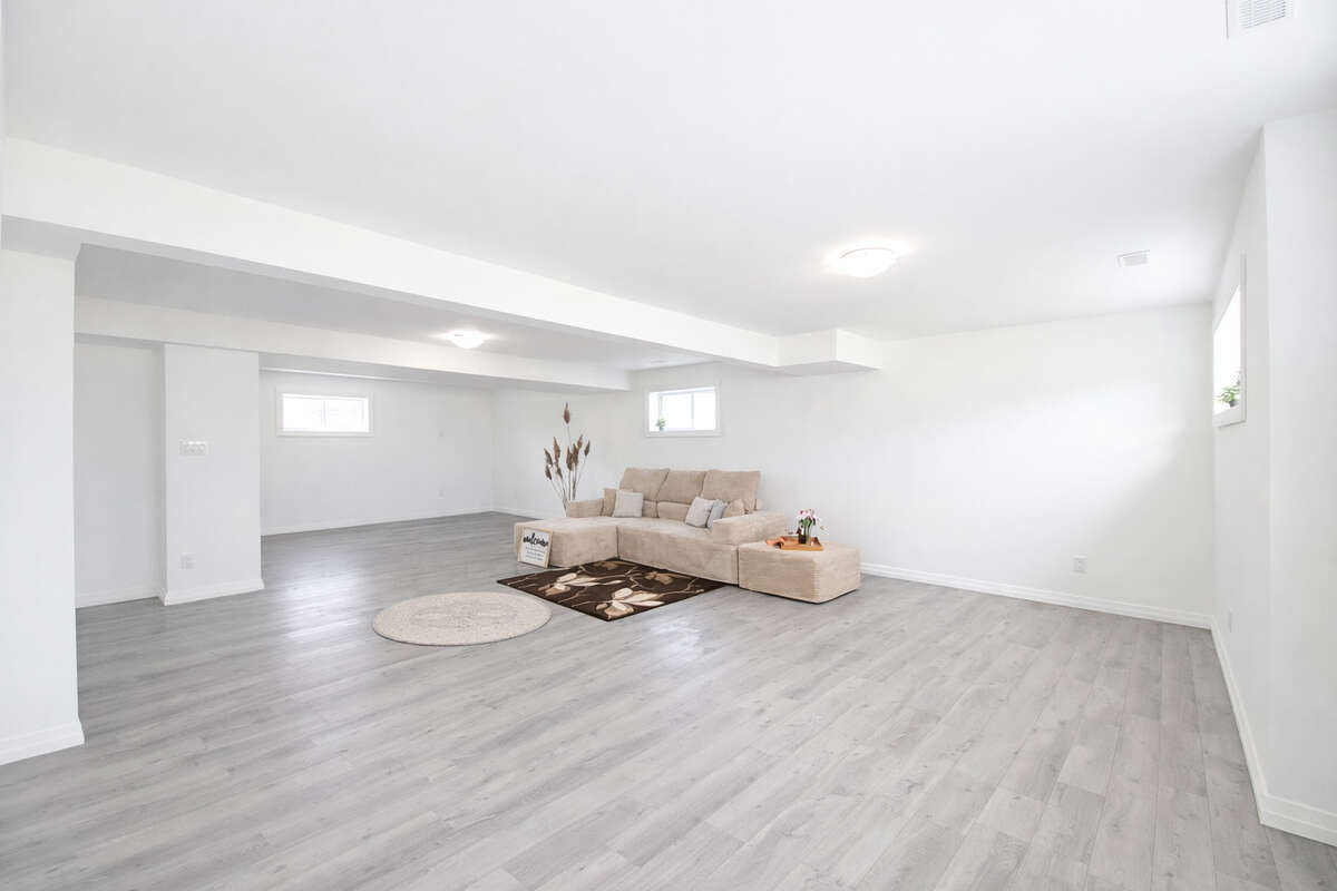 MOVE IN READY 2022 MODERN DETACHEDRAISED BUNGALOW 