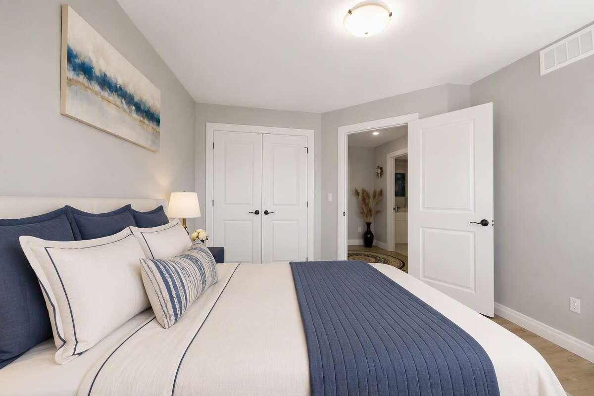 MOVE IN READY 2022 MODERN DETACHEDRAISED BUNGALOW 