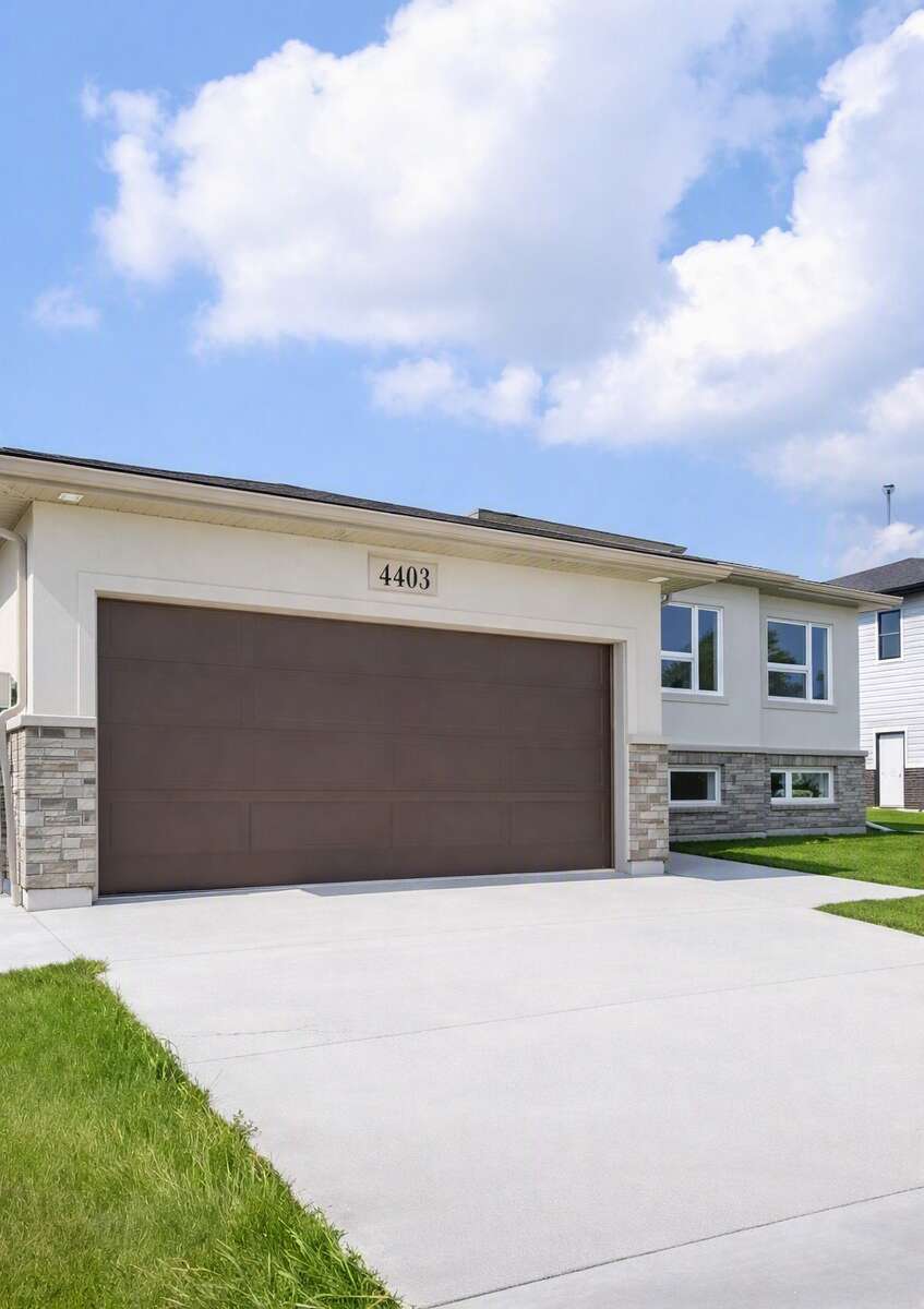 MOVE IN READY 2022 MODERN DETACHEDRAISED BUNGALOW 