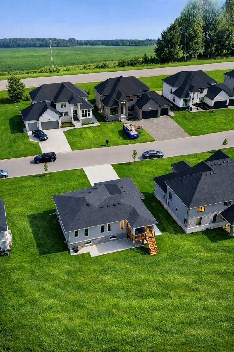MOVE IN READY 2022 MODERN DETACHEDRAISED BUNGALOW 