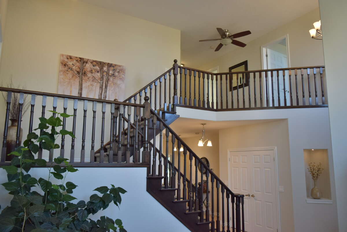 2-story foyer