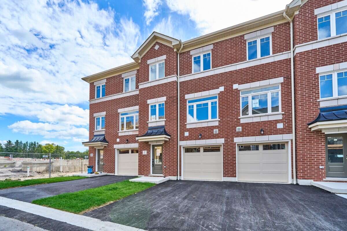 Move-In Ready 3-Bedroom End Unit in Newcastle