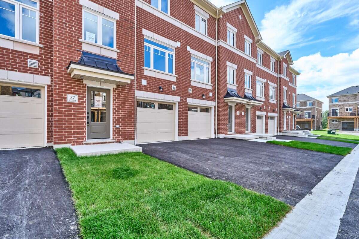 Move-In Ready 3-Bedroom End Unit in Newcastle