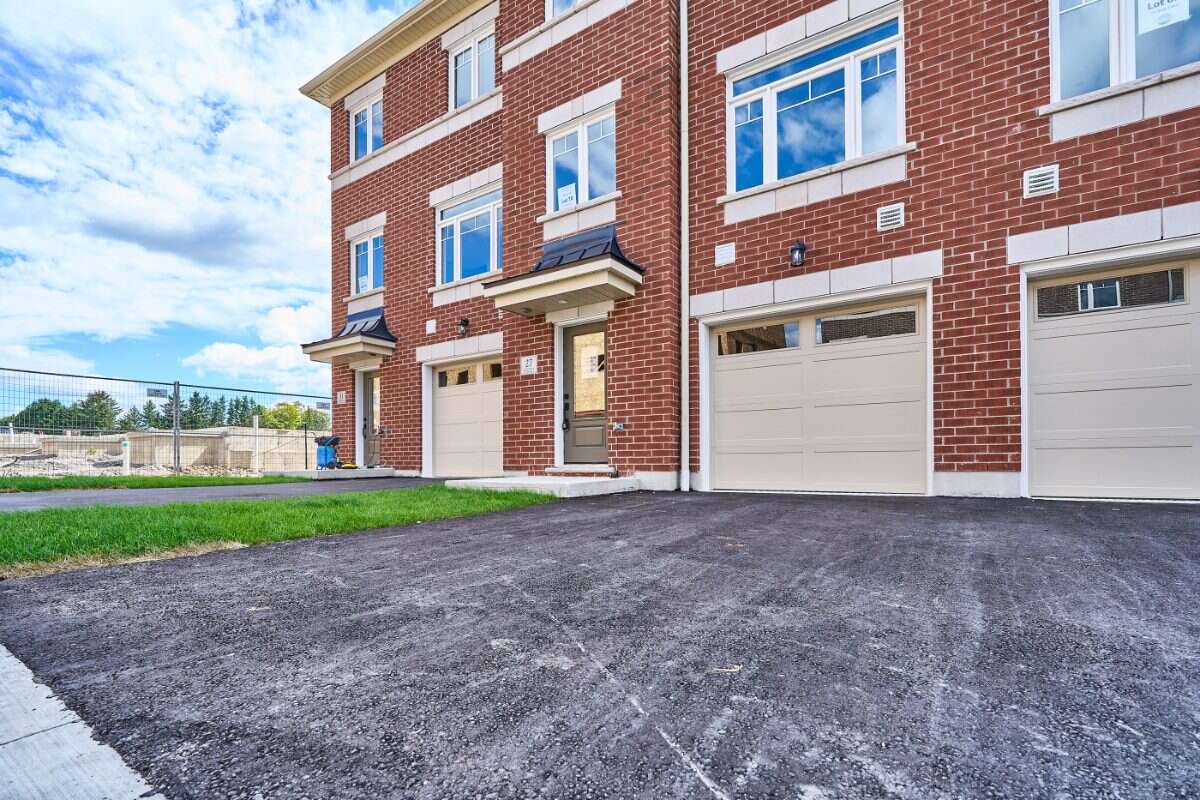 Move-In Ready 3-Bedroom End Unit in Newcastle