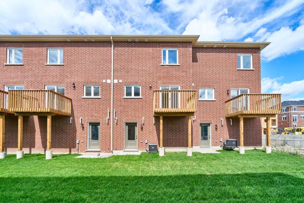 Move-In Ready 3-Bedroom End Unit in Newcastle