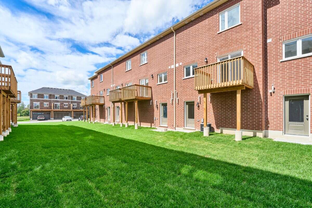 Move-In Ready 3-Bedroom End Unit in Newcastle