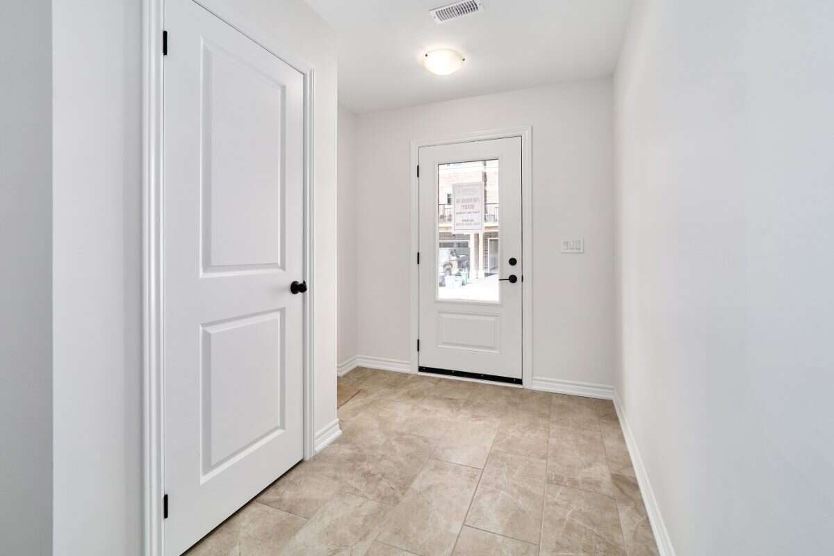 Move-In Ready 3-Bedroom End Unit in Newcastle