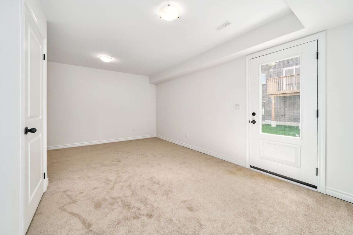 Move-In Ready 3-Bedroom End Unit in Newcastle