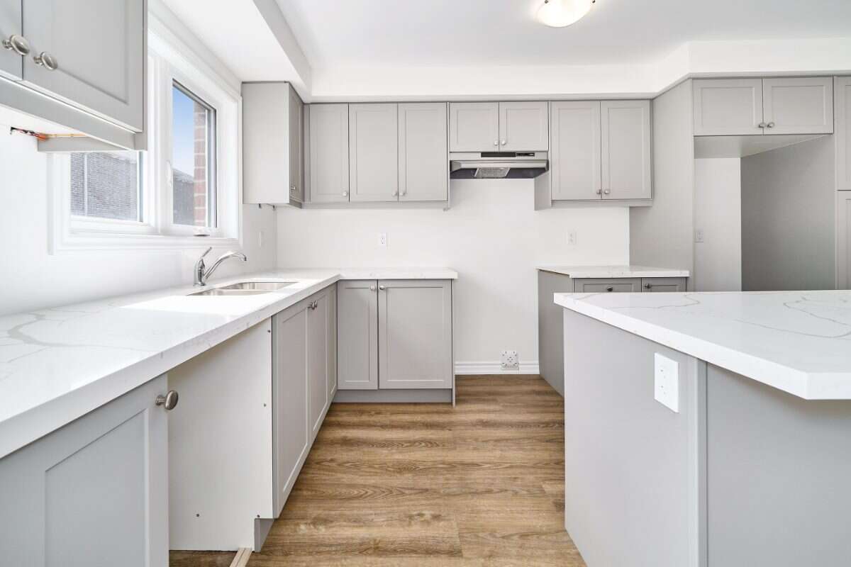 Move-In Ready 3-Bedroom End Unit in Newcastle