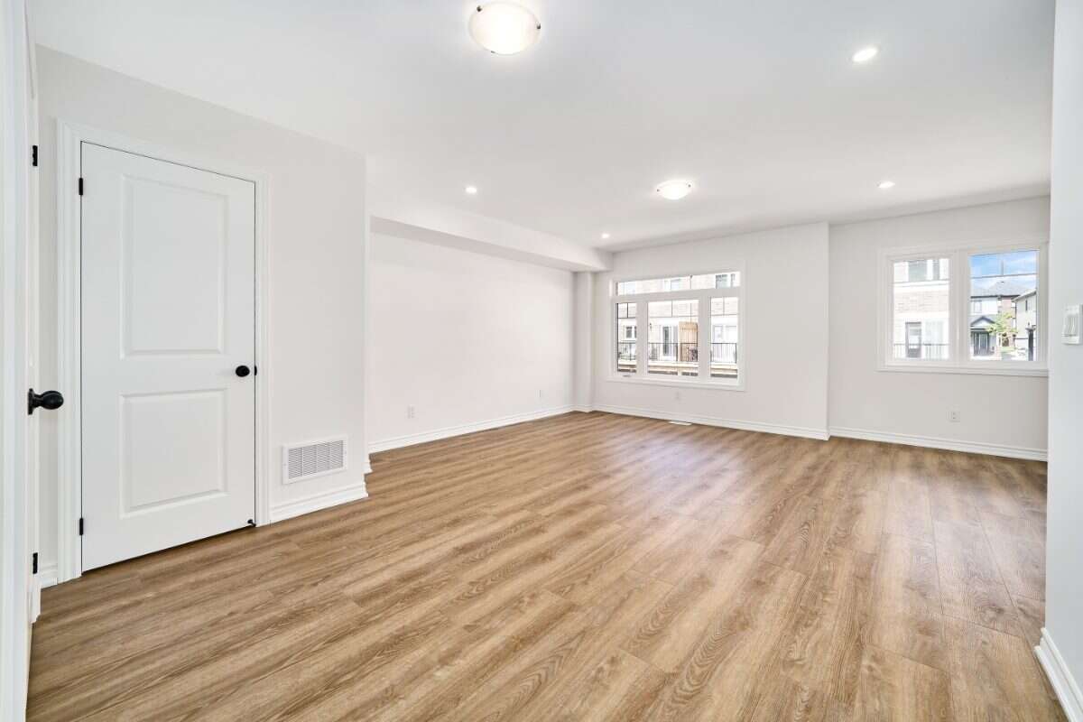 Move-In Ready 3-Bedroom End Unit in Newcastle