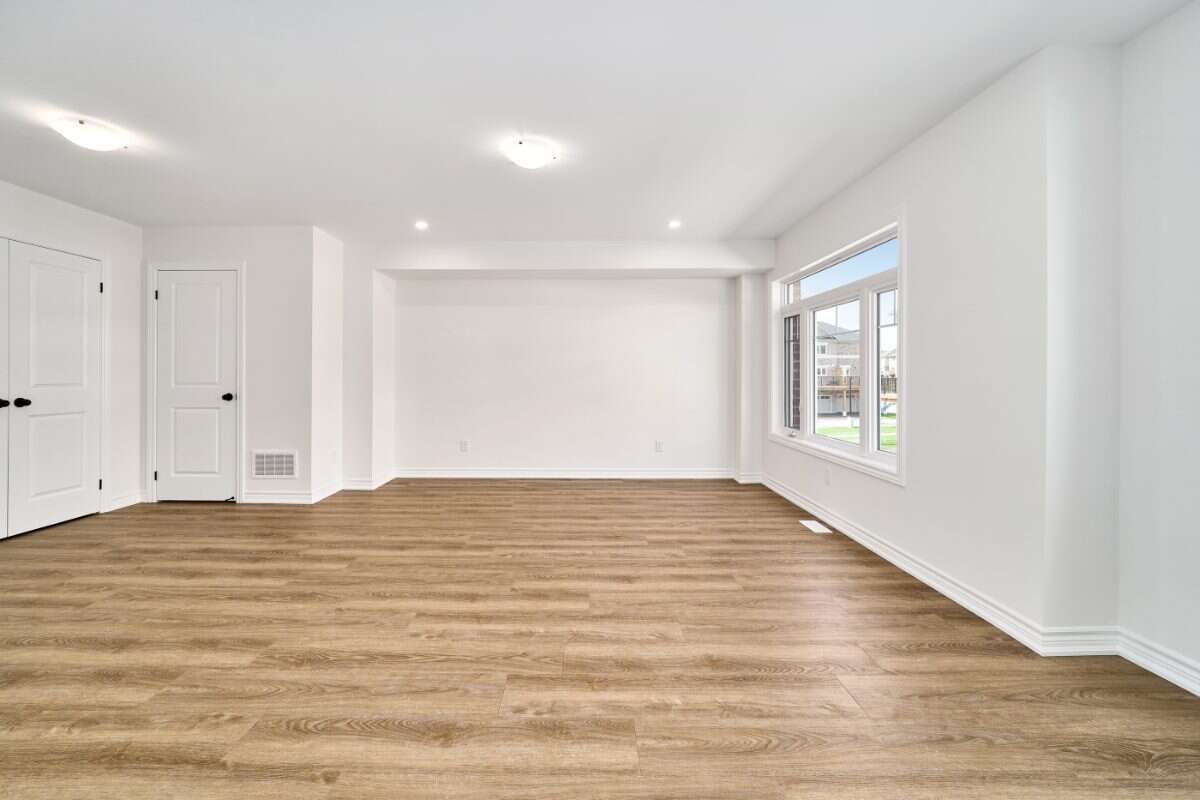Move-In Ready 3-Bedroom End Unit in Newcastle