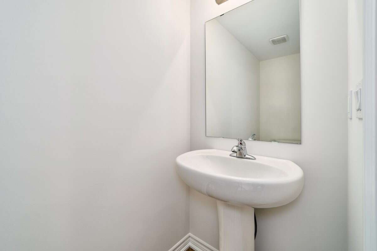 Move-In Ready 3-Bedroom End Unit in Newcastle