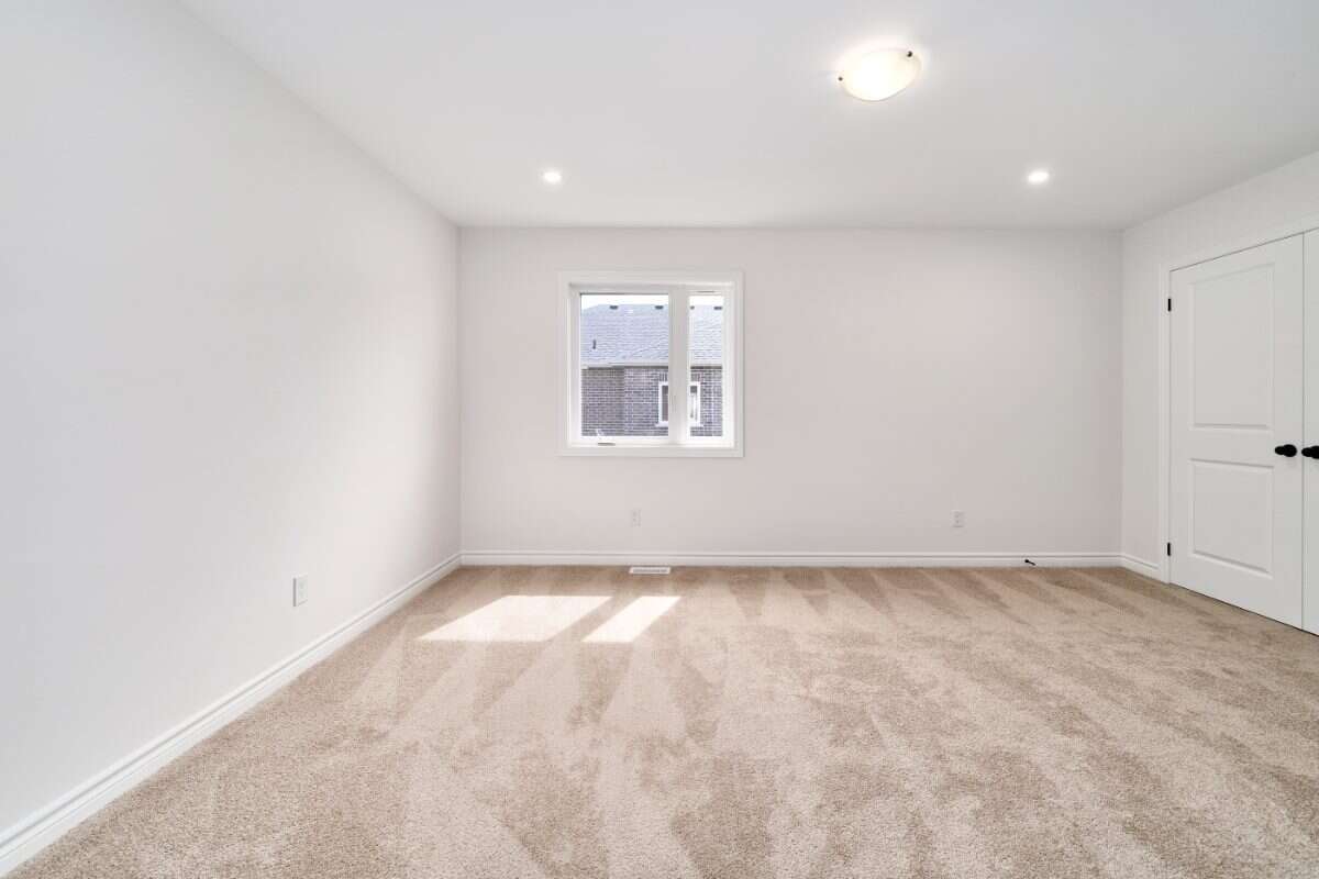 Move-In Ready 3-Bedroom End Unit in Newcastle