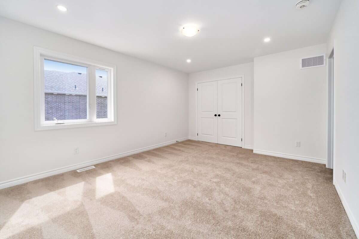 Move-In Ready 3-Bedroom End Unit in Newcastle