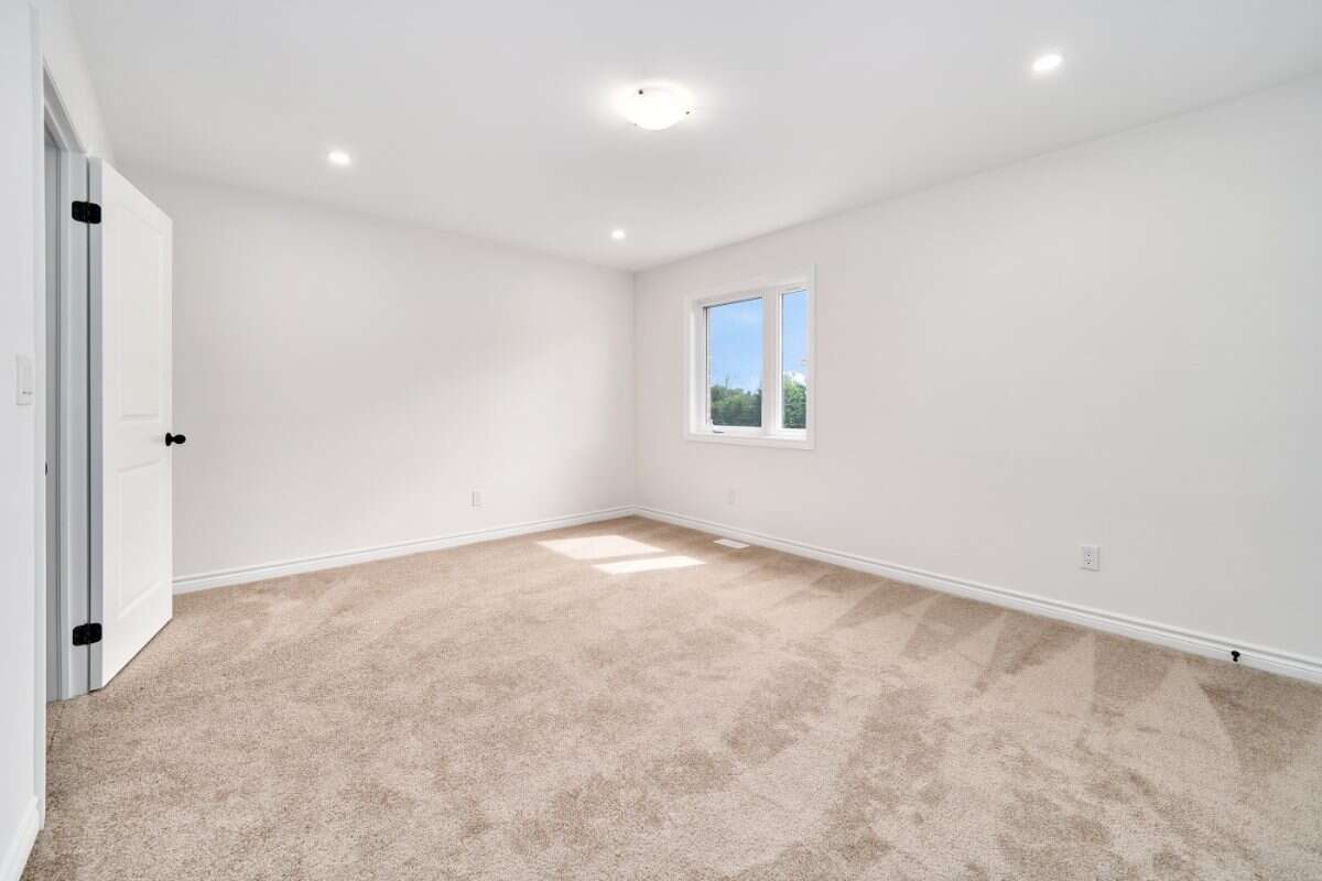 Move-In Ready 3-Bedroom End Unit in Newcastle