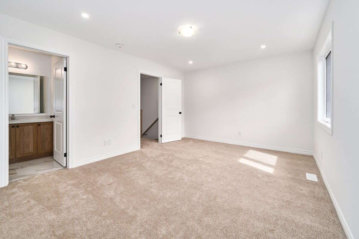Move-In Ready 3-Bedroom End Unit in Newcastle