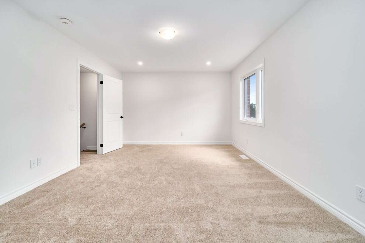 Move-In Ready 3-Bedroom End Unit in Newcastle