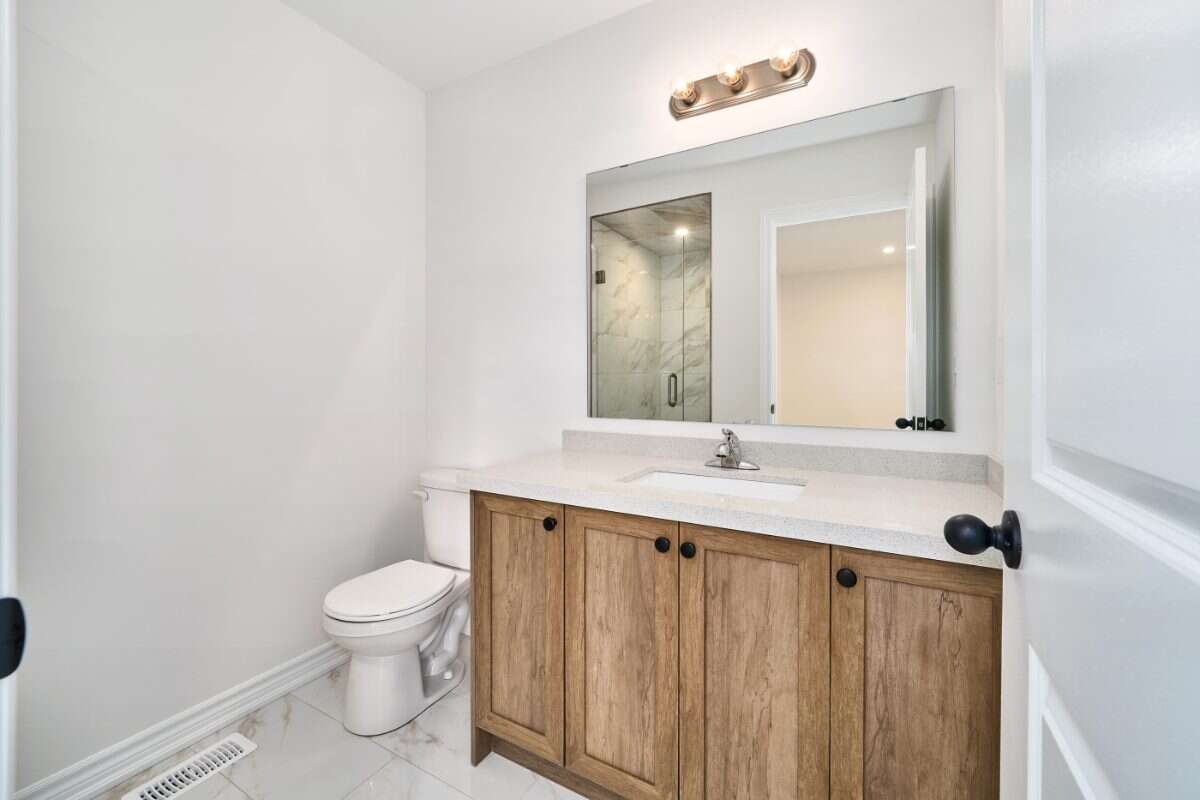 Move-In Ready 3-Bedroom End Unit in Newcastle