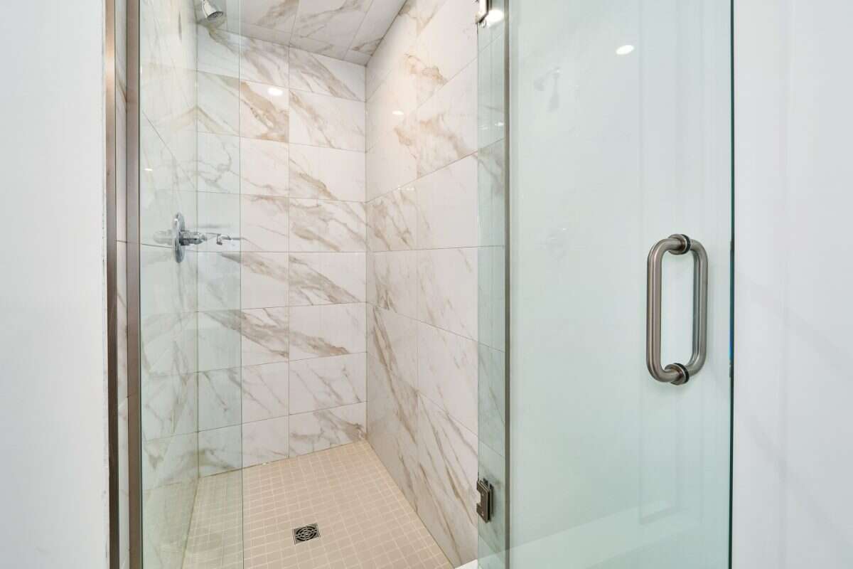 Move-In Ready 3-Bedroom End Unit in Newcastle