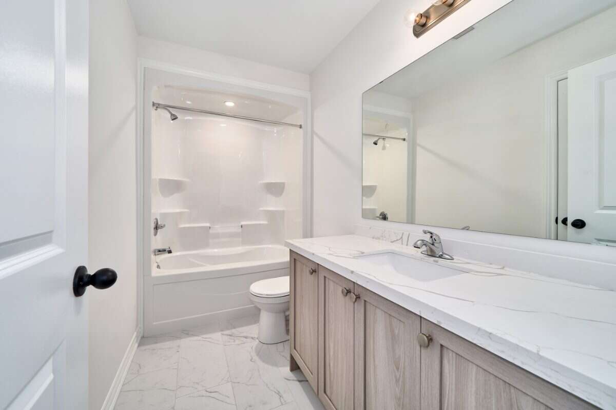 Move-In Ready 3-Bedroom End Unit in Newcastle